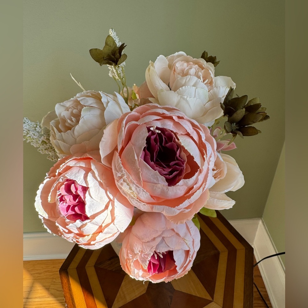 COPY - COPY - NWT Elegant Vintage Inspired Artificial Peony Bouquet